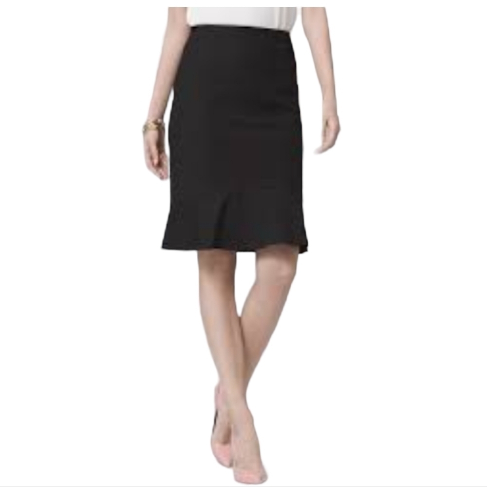 WHBM Flirty Ponte Knit Black Skirtโ Size 4
